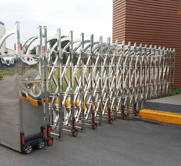 Các loại cổng xếp inox phổ biến hiện nay